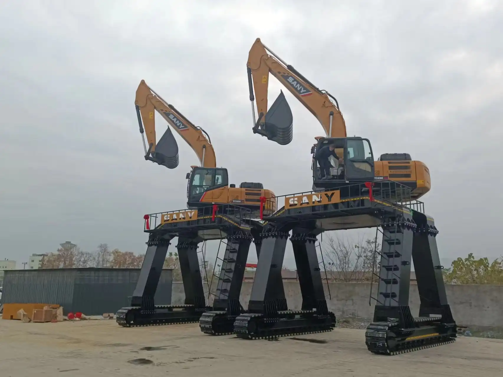 How much weight can an excavator straddle carrier lift?
